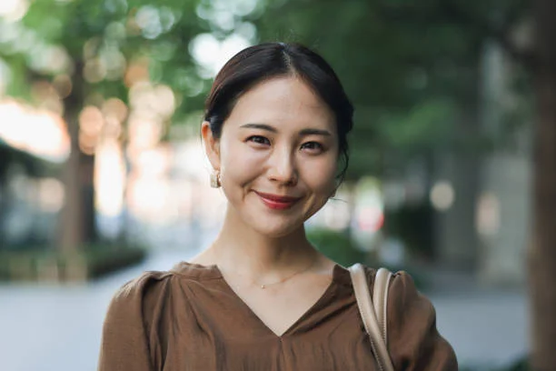 七天眼镜妹专业形象照